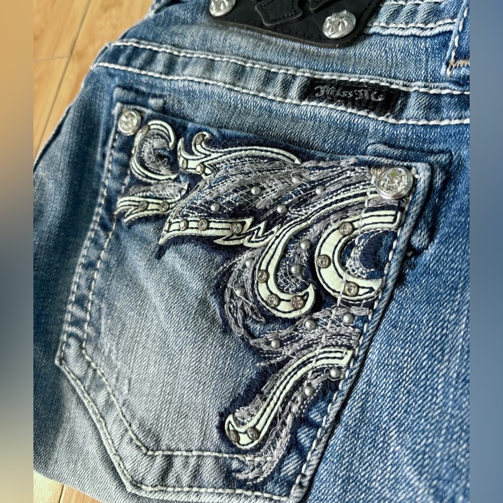 💜 NWOT Miss Me Embellished Skinny Jeans 💜